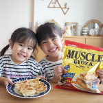 【マッスルギョーザ】をお試ししました🥟マッスルギョーザは﻿﻿✔︎タンパク質1.5倍﻿✔︎カロリー・糖質50%OFF﻿✔︎脂質88%OFF﻿✔︎食物繊維５倍﻿低糖質ながら…のInstagram画像