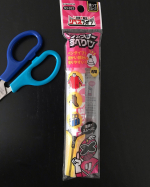 ファスナーすべりペン💕��開閉しにくいファスナーもこれでスムーズ✨�粘着テープの”のり”がついてしまったはさみにも✨�我が家ではいろいろと両面テープを使う機会が多く、はさみにベタベタ💦�カッ…のInstagram画像