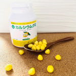 スクスクのっぽくん様@sukusukunoppokun よりカルシウムグミB1レモン味をいただきました。﻿﻿子供用のカルシウムグミなんですが、糖衣に包まれており甘く食べやすいもの。﻿わ…のInstagram画像