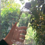 【LOHACO限定】LOHACO Water 410ml 1箱（20本入）飲んでます🤗@lohaco.jp グッドデザイン賞を受賞したラベルのないボトルがオシャレ😆詳細はキャップのQR…のInstagram画像