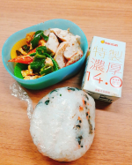 いつかのランチ🍙いつもは🍙(特大)のみな雑メシを食していますが、最近スタミナがないので豆乳をプラス💖帰る頃にはお腹が空きすぎてフラフラしてたけど、特製濃厚14.0無調整豆乳をプラスすると腹持ちが…のInstagram画像