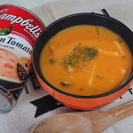 お一人様 おうちランチ😋キャンベル濃縮缶スープ【クリームトマト】を使って 具だくさんスープに‼️ニンニク・玉ねぎ・エリンギ・ベーコンを炒めて、牛乳で【クリームトマト】を希釈  隠し味に…のInstagram画像