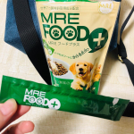 ﻿﻿MREフードプラス 🐶﻿﻿﻿飲み始めて4週間目に入った♪﻿その日によってご飯にかけたり、おやつにしたり、お水に混ぜてみたり‥✨﻿﻿パッケージを覚えているから、フード…のInstagram画像