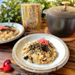 *今日のランチはキノコの炊き込みごはん♪ おうちにある材料でお手軽に。味付けは「海の精　炊き込みごはんの味」を使ったのでとっても美味しいの(*^▽^*) -------------…のInstagram画像
