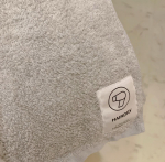 今治タオル LOHACO lifestyle towel ヘアドライ用のご紹介🤍@lohaco.jp 綿とキュプラを紡績し中空を設けた、髪にやさしいエンジェルパフを使用。吸水量、吸水速…のInstagram画像