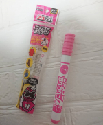 #ファスナーすべりペン をお試しさせていただきました😍バッグやお財布、お洋服などのファスナーに塗るだけで開閉がスムーズになります✨ハサミやカッターに塗っておくと、粘着テープやのりが…のInstagram画像