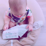 今日は#予防接種もうすぐ#6ヶ月 の息子#離乳食 がそろそろはじまるのですが…最近はじまりました。 #授乳#哺乳瓶 で飲んでる最中に遊ぶ遊ぶ。口の周りやら…のInstagram画像