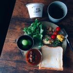 10月6日(火)朝ごはん‪*⋆⸜ᴳᴼᴼᴰ ᴹᴼᴿᴺᴵᴺᴳ⸝⋆*‬北海道産レッドビーツと根菜ごろごろ濃厚ボルシチで朝ごはん𓌉◯𓇋 ‎寒いからあったかいスープがパンと合います𓂃𓈒𓏸…のInstagram画像