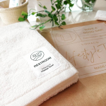 クラフトデザインのシンプルでかわいい袋で届いたのは、今治タオルのLOHACO lifestyle towel トイレ用タオルです✨🎁✨..LOHACO lifestyle towelは洗面…のInstagram画像