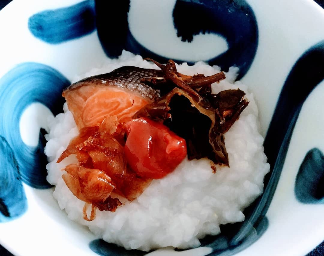 口コミ投稿：ご馳走お粥💕 母が佃煮２種(もちろん手作り)と鮭をくれたので、おいしい練り梅ととも…