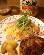 築野食品さんの、こめ油をた～っぷりと使ってオイルパスタを作りました😊🍝じゃが芋もこめ油で揚げてカラッと仕上げました✨他にも炊飯時に少し入れてお米を炊くとツヤッと仕上がります✨クセが無いので色んな料理に…のInstagram画像