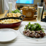 昨夜のおうちごはん🍽🍾﻿キムチ鍋にするか、どうするか〜で何故か泡になるという🤣﻿﻿﻿@soramitu.jp さんより頂いたモデナ産バルサミコ酢を使って、大好きなマグロのタタキサラダ仕…のInstagram画像
