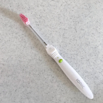 アイオニック株式会社様の『イオン歯ブラシ』を試して約1ヶ月ほど経ちました🙆‍♀️マイナスイオンが発生して剥がれ落ちやすくなる。→この特徴は、ほんと実感できたかも✨仕上がりは、いつもツル…のInstagram画像
