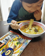 、なべやき屋キンレイさんのお水がいらないシリーズ『五目あんかけラーメン』スープと麺と具が3層で一つになっていて、そのままお鍋に入れて温めるだけ！横浜中華街発展会協同組合監修…のInstagram画像