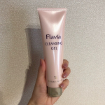 ☆☆☆﻿﻿フラビア﻿﻿クレンジングジェル﻿﻿﻿﻿二度目の紹介です。﻿﻿もう3週間ほど使い続けてます☺️﻿﻿﻿﻿するするーっと化粧が落ちるので良く…のInstagram画像