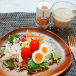 朝食に、健康道場 飲む一膳分 ごまプラス。飲む一膳分 ごまプラスは、玄米、ごま、大豆の栄養を1本にギュッと凝縮。若々しさに欠かせない栄養が、効率良く、手軽に補える、強い見方です。☑…のInstagram画像
