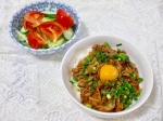 本日の朝食兼昼食に冷凍ストック名人　プルコギの素でプルコギ丼作りました😄こま肉で簡単に作れて、手軽に食べれてプルコギが味わえるのが良いですね😊ソースはチャック付きの袋に入ってい…のInstagram画像