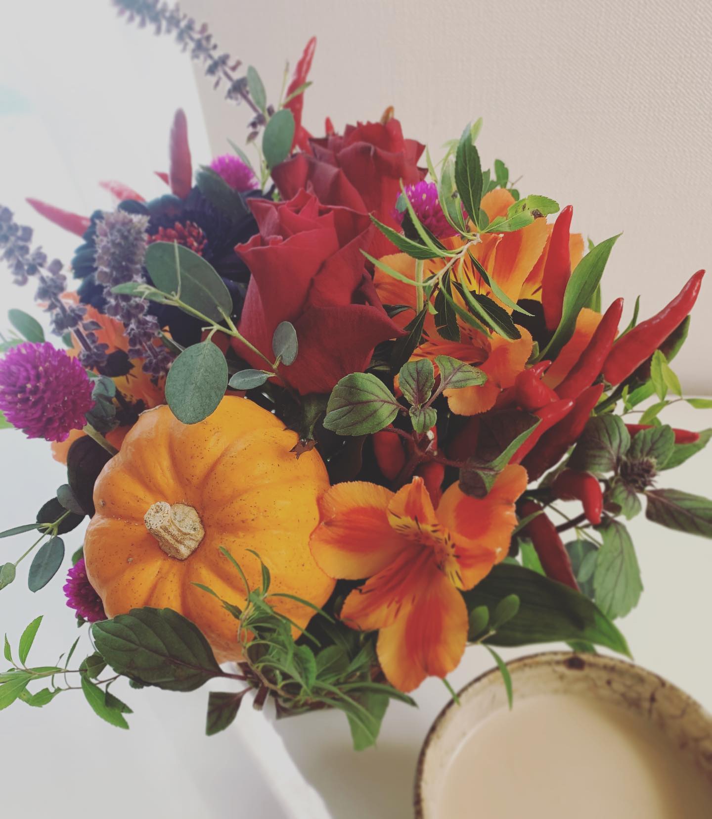 口コミ投稿：#happyhalloween 🎃素敵なハロウィンアレンジのお花をいただきました🎃最近朝忙しい時…