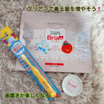 パウダータイプを使うのは初めてでした。昔歯医者で働いていたことがあったので歯科用品には興味津々な私。⠀粉で磨きづらくないのかな❓なんて一瞬思ったんですが歯磨き粉を充分に濡らしてちょんちょんと付ける…のInstagram画像