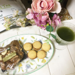 ティータイム☕︎木の実のスイーツ屋さん箱根さがみやのナッツヴェゼルとりんごジャムサンド🍎グァー豆茶グァー豆茶は、水溶性食物繊維たっぷりのノンカフェインの無添加茶スティックタイプ…のInstagram画像