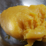 「ごと芋ペースト」を使ってコロッケを作りました。ごと芋ペーストはそれだけでとっても甘いのでスイーツの方が合うかもしれません。ペーストがとっても柔らかいのでコロッケの形を保つのが難しかったです。…のInstagram画像