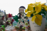 *我が家に新しいお花が仲間入りしました。黄色いポインセチア定番の赤はもうお馴染みですが最近はラメで華やかなものやピンクや白を目にします。でもこの黄色いのは初めて！そ…のInstagram画像