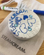 #朝活 で@steamcreamjapan さんのオンラインイベントに参加しました。朝ゆっくりクレンジングでマッサージして、ワントーン明るめの肌に。送って頂いたセットにオリジナルの缶が…のInstagram画像