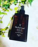 あの！�ハーバルリーフシリーズから！�オーガニックヘアオイルが2020年秋に新登場🌹�� �こんな方にオススメ😃��敏感肌、乾燥肌で悩んでいる💦�毛先のダメージが気に…のInstagram画像