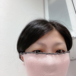 保湿効果抜群の寝るマスク♡最近、鼻炎が酷くて寝てる時に喉が痛かったんです。そこで寝てる時に使うマスクを使ってみました✨シルクマスクなので肌触り抜群💕保湿と保…のInstagram画像