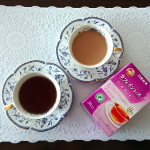 日東紅茶様 @nittohblacktea.jp よりカフェインレス・アールグレイを頂きました✨カップにお湯を注ぐととてもいい香り✨ストレートティーとミルクティーの二種類を作りましたが、カ…のInstagram画像