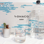 .💙LOHACO Water 2L ラベルレス💙..ここ数日でまたずいぶん寒くなってきましたが、水分補給には気をつけています🌱..最近飲んでいるのはLOHACOのお水♡…のInstagram画像