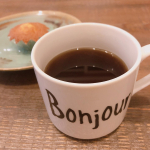 わたしにごほうび🥧🫖UU カフェインレスパウダーティー☕️今夜はわくわく！ルパンやでー🎬最近の金曜ロードショーが私的激アツで晩ごはんちゃっちゃと済ませて映画に合わせてお菓子を準…のInstagram画像