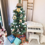 @mamagirl_jp さんにも紹介いただいた我が家のツリー🎄🎅.オーナメント⭐️追加しました🥸@fatwitchjapan のブラウニーオーナメント🍰食べれるってなんで魅力的←🐷💗…のInstagram画像