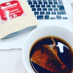 オーガニック認証を取得した最高級グレードの茶葉を100％使用したルイボスティー❣️赤いラベルがかわいい❤️#ルイボスティー#タイガールイボスティー#ルイボスティー#プレ…のInstagram画像