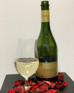 もうすぐクリスマス🎄今年はおうちクリスマスを楽しまれる方も多いと思います。おすすめスパークリングワインを紹介しまーす。チリ産🇨🇱のオチャガビア　スパークリング　ブリュット…のInstagram画像