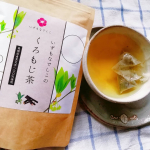 いずもなでしこのお茶シリーズ出雲の里山で健康茶として密かに飲まれていた「くろもじ茶」お湯を入れると精油の香りがします。とっても癒やされる香り(◍•ᴗ•◍)飲み口もクセがなくスッキリ…のInstagram画像