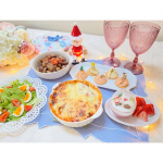 ୨୧┄┈┈┈୨୧‧⁺̣⋆̩·̩̩·̩̩⋆̩⁺̣‧୨୧┈┈┈┈୨୧**ちょっとだけクリスマスっぽい夜ごはん𓂃♡冷凍餃子とミートソースとチーズで簡単ラザニアもどき☺︎@sinei_gy…のInstagram画像