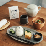 今日の朝ごはんは新米をシンプルに食べる朝食でした。・塩むすび・かぶとキュウリのお漬物・出汁巻き卵・自家製なめたけ・豚汁・ほうじ番茶 @akomeya_tokyo さんと…のInstagram画像