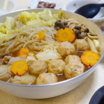 マルサンアイのカップ純正こうじみそは粒タイプの本格米味噌.本格赤だしは国産本枯れ節、国産昆布だし使用のコクのあるお味噌.寒くなってきて、暖かいものものが恋しい〜純正こじみそを使っ…のInstagram画像