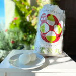 【年長娘、おにぎりを握る】﻿﻿料理好きな夫の影響で﻿最近年長娘も料理が﻿大好きです。﻿﻿﻿そんな年長娘が﻿最近大好きなのがお米！﻿﻿﻿白米だけでも﻿パク…のInstagram画像