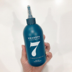 ヘッドスパセブン トリートメント☆.韓国で1200万本突破した美容液トリートメント✨「HEADSPA7」は頭皮と髪を同時にケア。7秒でサロンクオリティの美髪に♡.手に出すと透明…のInstagram画像