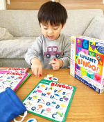 ..【英語とフォニックスでビンゴ！】で遊んでみたよ👦.ビンゴは初めてだったけど、なかなか楽しめました💓可愛いイラスト付きでわかりやすいので、英語・アルファベットがわかる、好…のInstagram画像