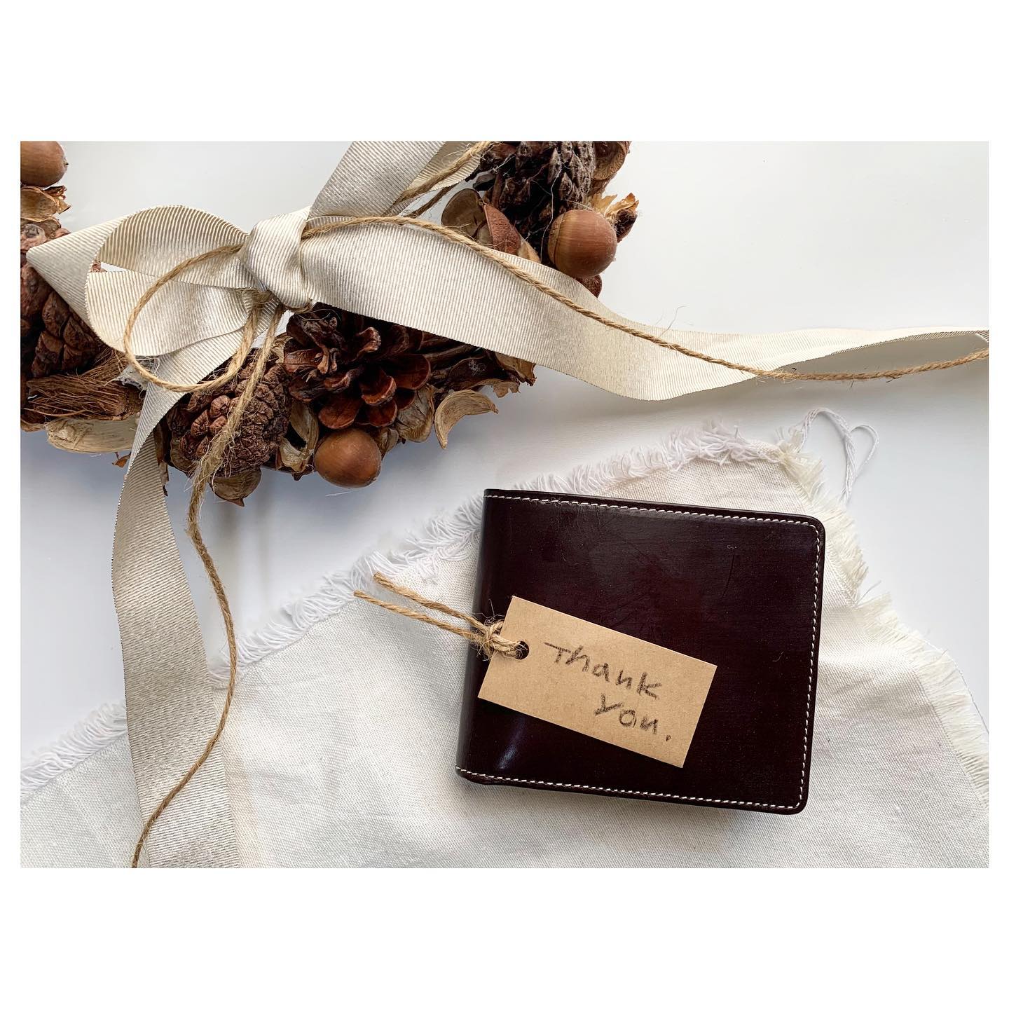 口コミ投稿：..12月がお誕生日の👨🏻に、英国製ブライダルレザー使用の二つ折り財布 