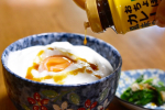 おちょぼ口カレー風味の醤油使ってみました^_^食べる前は想像がつかなくて美味しいかなぁ、、と思いましたが、食べてみたら全然ありでした🤣まさかのお浸しにもあう。卵ご飯は白味をメレンゲにしてみ…のInstagram画像