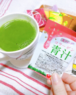 美チョコラコラーゲン青汁飲み続けてます🎵個包装でぱっと飲みやすくいつでもどこでも飲めるのがとてもいい😍野菜不足がどうしてもお昼に気になるのでこれを足してみたり、おやつと一緒にとってみたり。…のInstagram画像