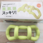 🌸首　SUKKIRING首・肩・頭スッキリ！これ1個でストレッチとマッサージができる🥺毎晩仕事帰りに「首疲れた」「肩揉んで」が口癖の夫です。聞かされる私イラっと←これがおう…のInstagram画像