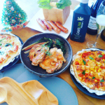 🍕ピザにはオリーブオイルをたっぷりかけて♪おばさんがこの時期に毎年違う美味しいオリーブオイルをプレゼントしてくれるので楽しみです✨息子も一丁前にピザに「かけて！」と言って、かけると…のInstagram画像