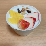 .おうちでヴィーリ作ってみた🥛牛乳に種菌入れて１日室温に置いておくだけで簡単にできる🙆🏻‍♀️✨乳酸菌の作る食物繊維でトルコアイスみたいにのびーる😆🍭味は無糖ヨーグルトって感じ…のInstagram画像