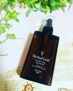 あの！�ハーバルリーフシリーズから！�オーガニックヘアオイルが2020年秋に新登場🌹�� �こんな方にオススメ😃��敏感肌、乾燥肌で悩んでいる💦�毛先のダメージが気に…のInstagram画像
