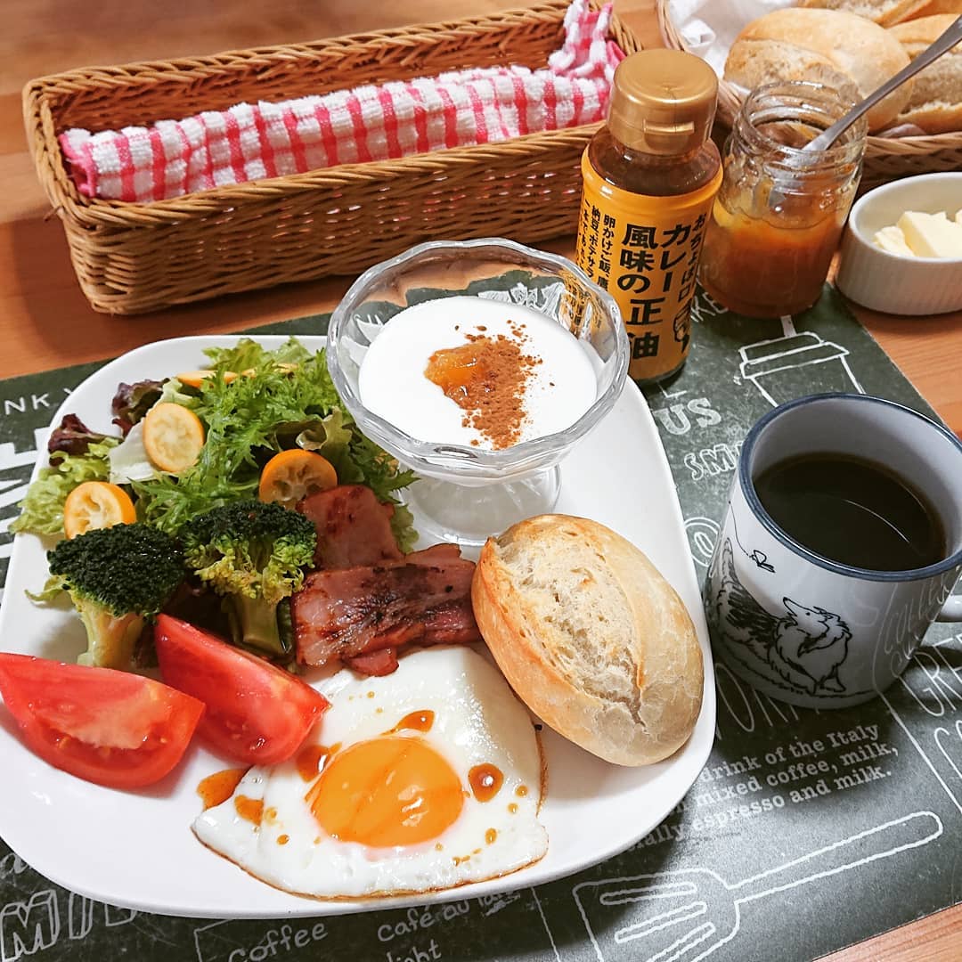 口コミ投稿：.お正月三が日も過ぎて、通常モードの #朝ごはん#パン に #コーヒー 、そろそろカレ…